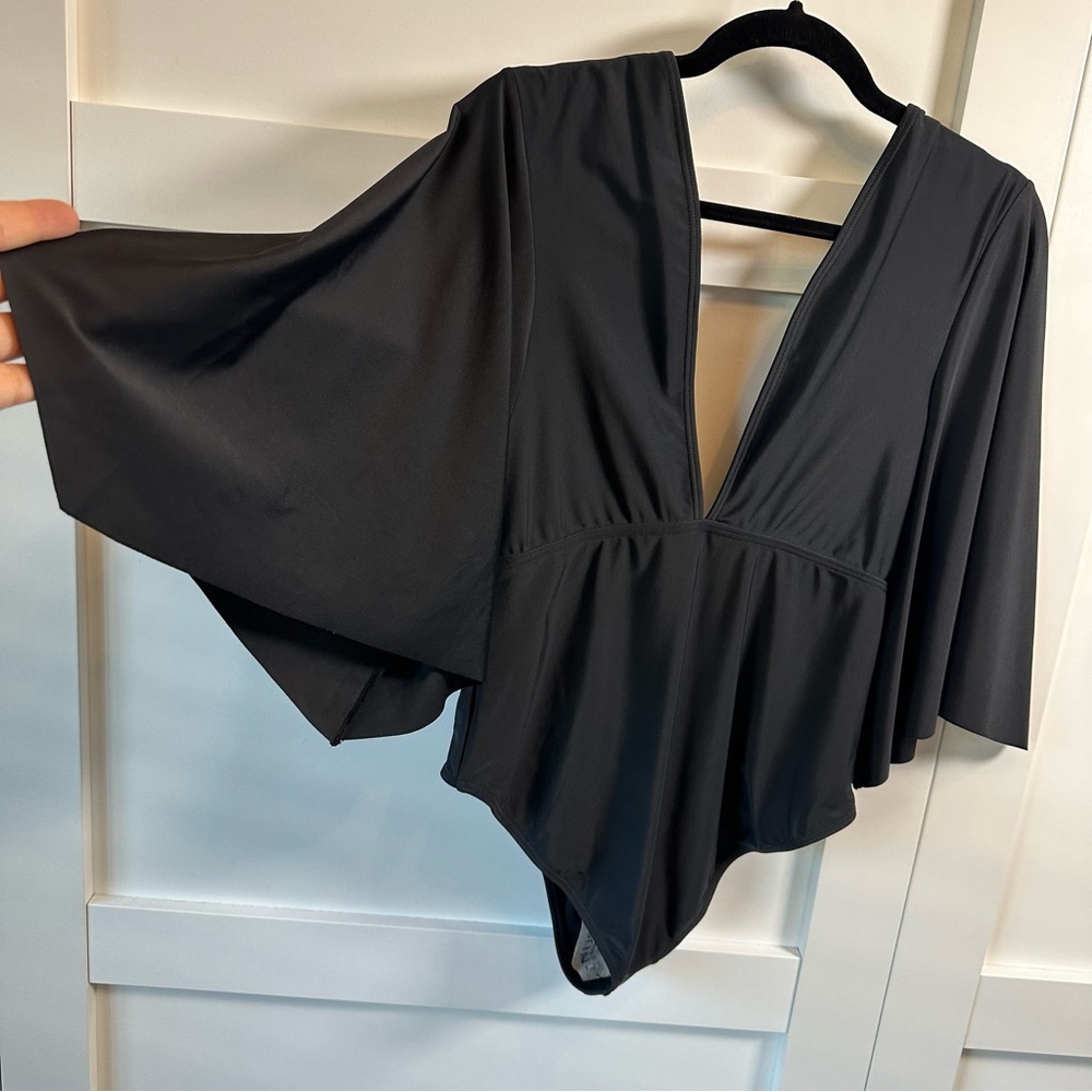 NWOT Venus Black One-piece Swimwear Swimsuit Bat Wings Dramatic V-Neck Womens 12 - Picture 5 of 11